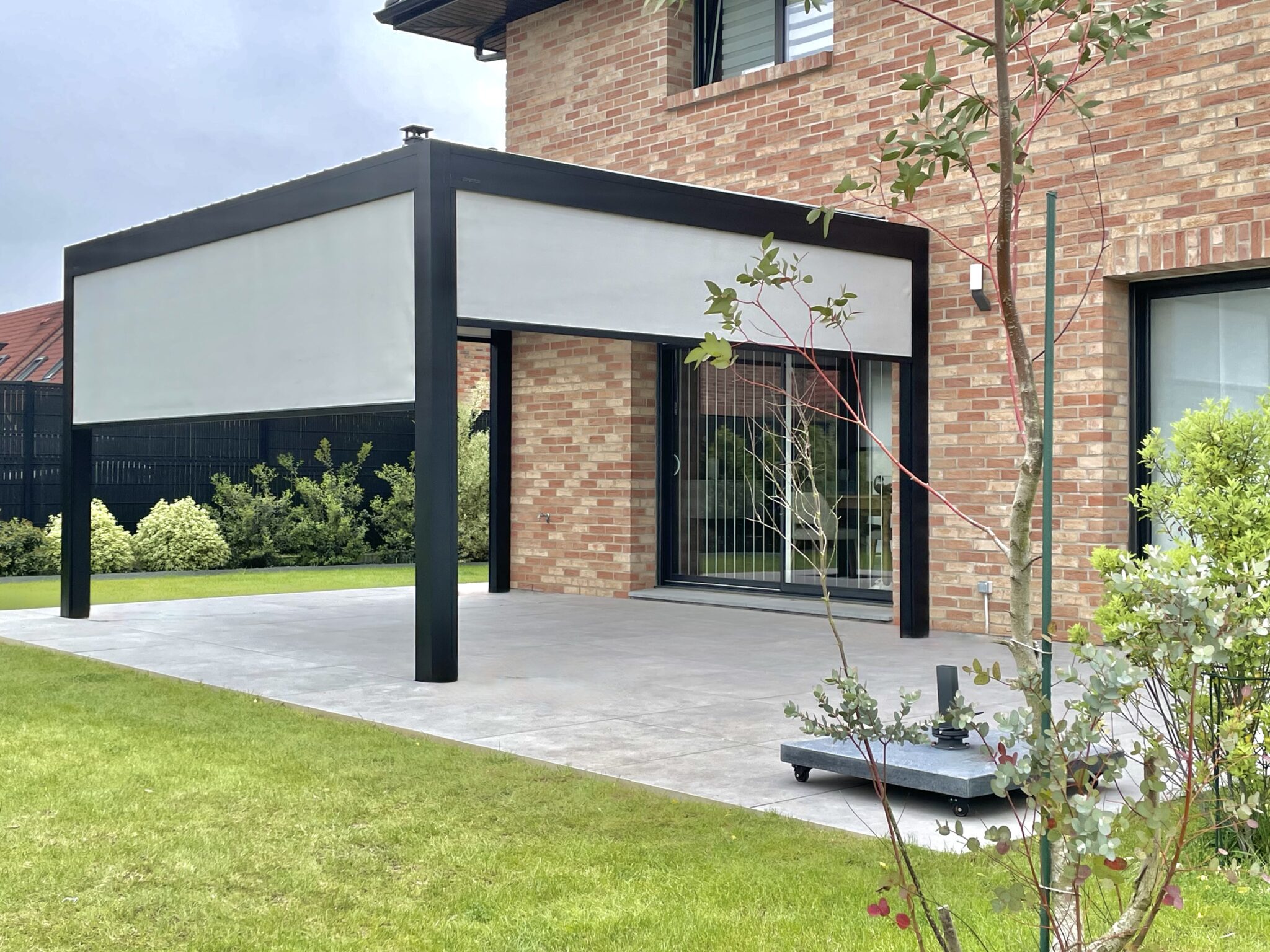 Pergola Bioclimatique Brustor avec stores screen